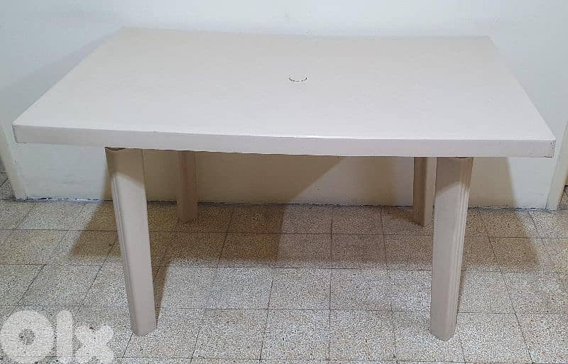 Table  Kamaplast  beige  used  like new 125 x73   22$  beirut 03723895 10