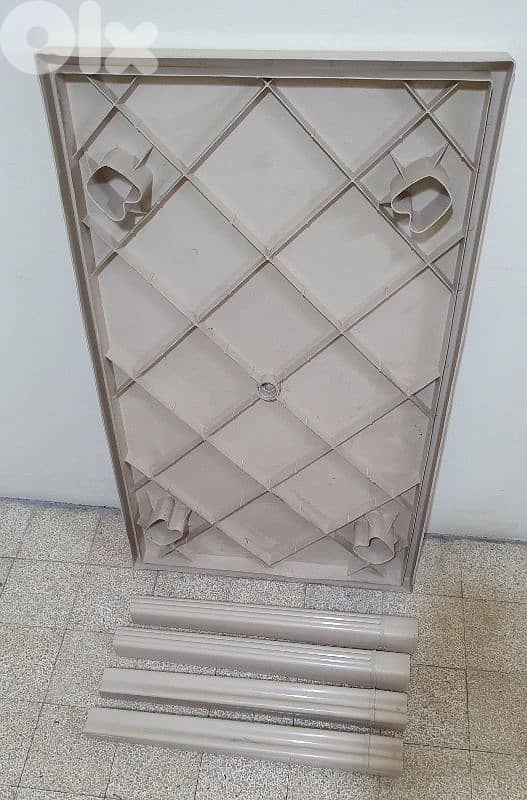 Table  Kamaplast  beige  used  like new 125 x73   22$  beirut 03723895 11