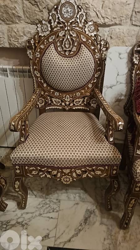 طقم صالون عربي فخم محفور يدوي بدقّة عالية 1