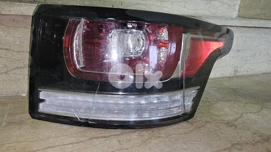 Right rear tail light  a little broken as per picture