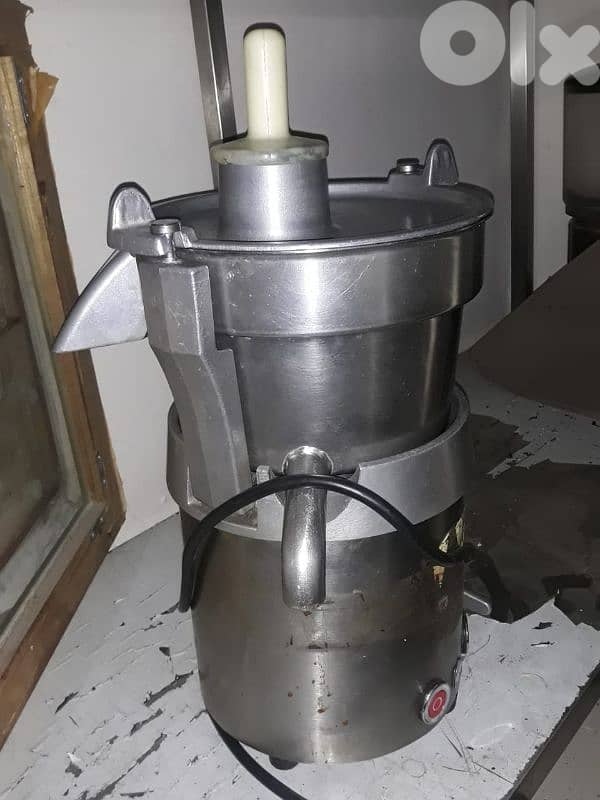 ثلاث مكنات جداد كريم شانتيه + عصاره جزر +عصاره قصب 1