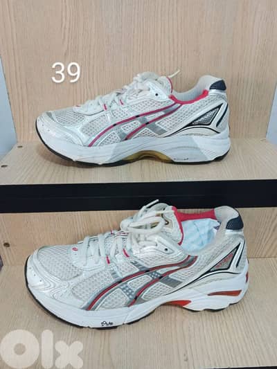 Asics shoes size 39