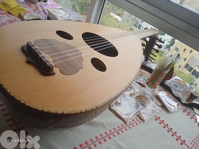 عود مميز بسعر مميز جديد مع شنطة وريش بأفضل سعر مخفض 5