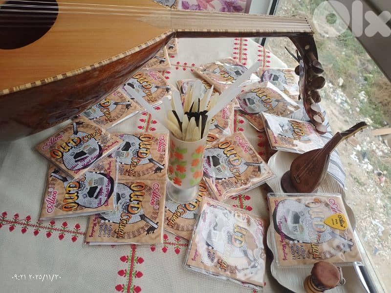 عود مميز بسعر مميز جديد مع شنطة وريش بأفضل سعر مخفض 6