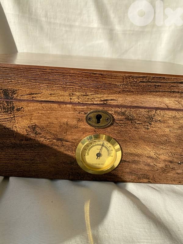 wooden cigar humidor 1