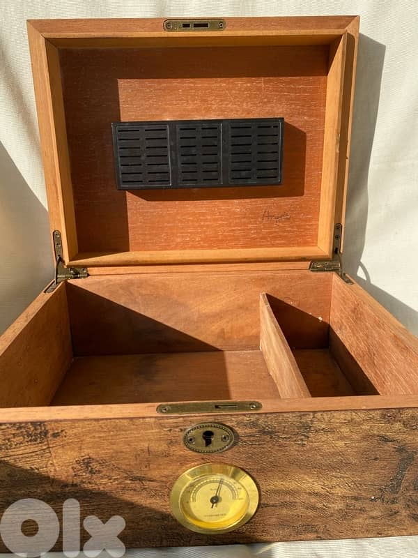 wooden cigar humidor 2