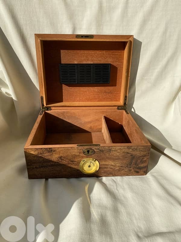 wooden cigar humidor 3