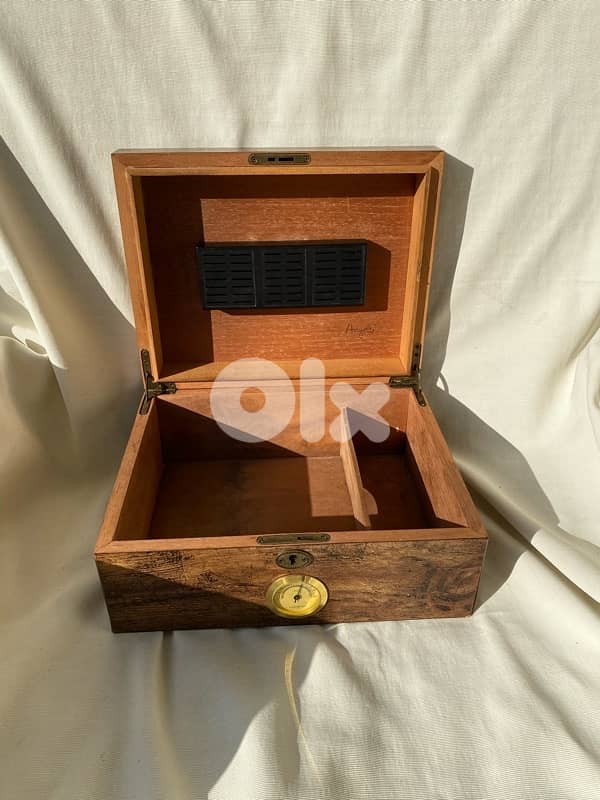 wooden cigar humidor 4