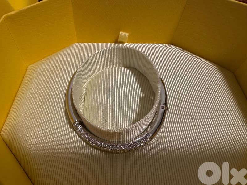 Dextera bangle, Magnetic closure, White, Rhodium plated 1