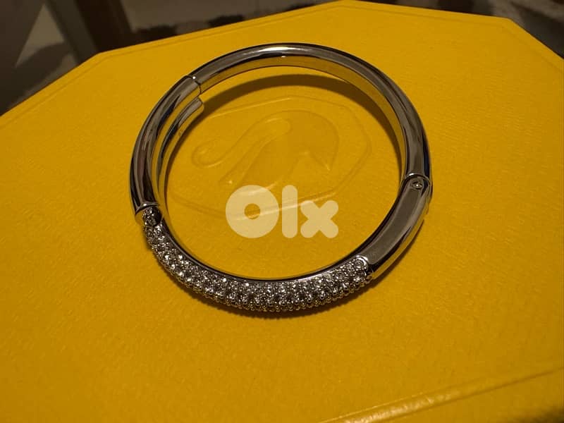 Dextera bangle, Magnetic closure, White, Rhodium plated 2