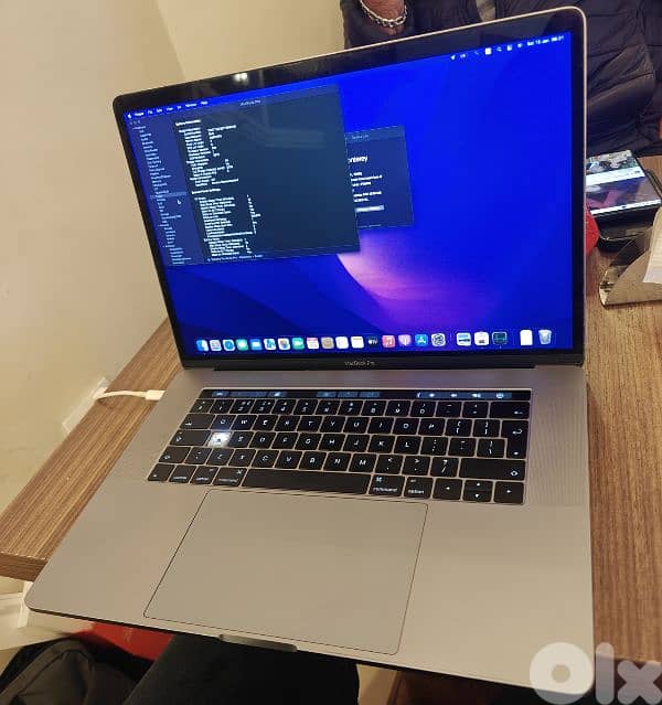 macbook pro 2016  15.2 inch i7/touchbar/16 rams 1