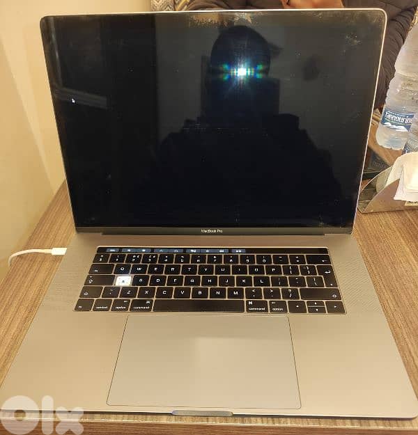 macbook pro 2016  15.2 inch i7/touchbar/16 rams 6