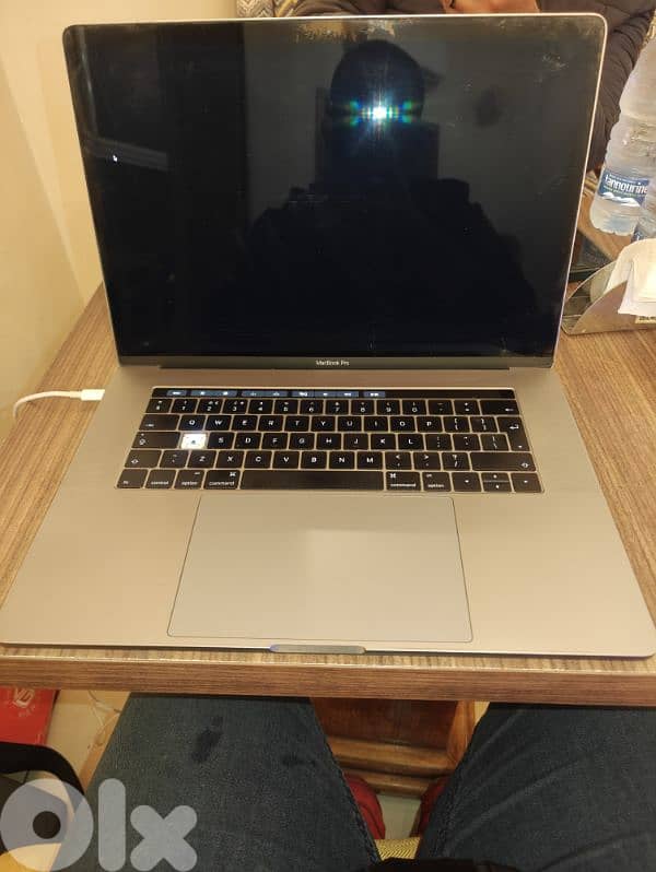 macbook pro 2016  15.2 inch i7/touchbar/16 rams 7