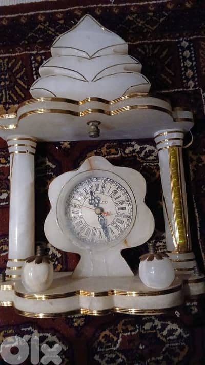 ساعه صخريه ماشيه تمام