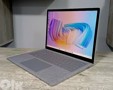 Microsoft Surface - touch 2k - gen 10 core i5 super slim