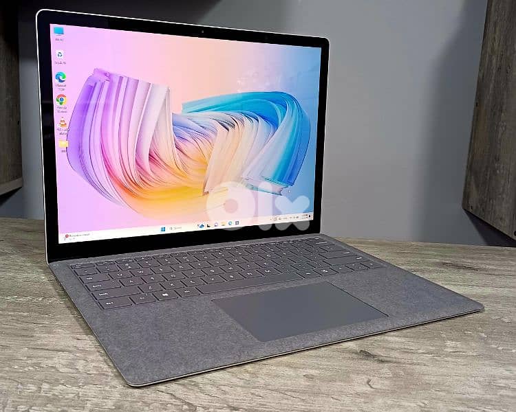 Microsoft Surface - touch 2k - gen 10 core i5 super slim 1