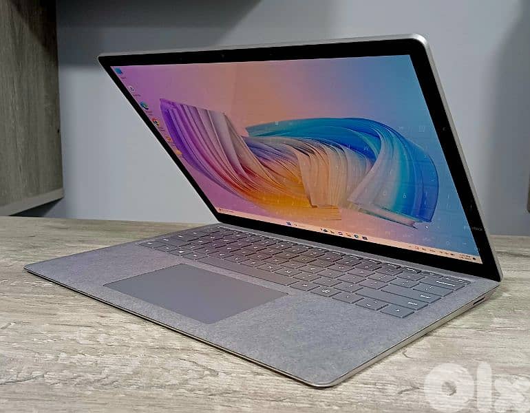 Microsoft Surface - touch 2k - gen 10 core i5 super slim 2