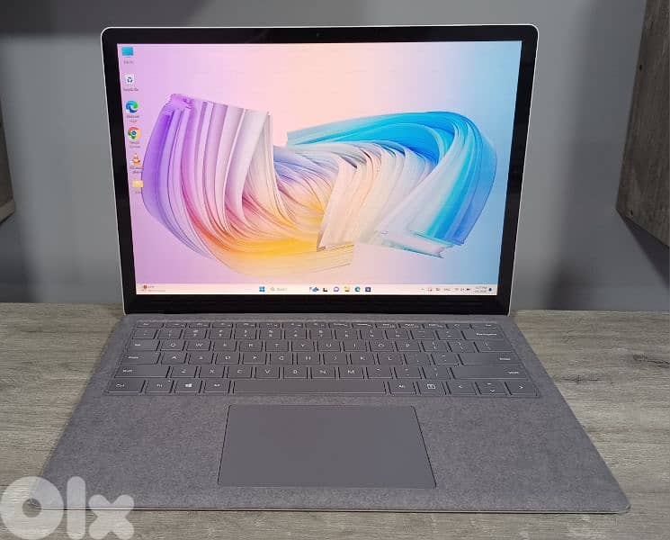 Microsoft Surface - touch 2k - gen 10 core i5 super slim 4