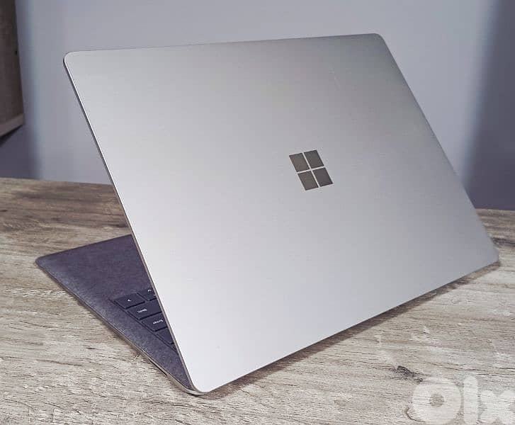 Microsoft Surface - touch 2k - gen 10 core i5 super slim 6