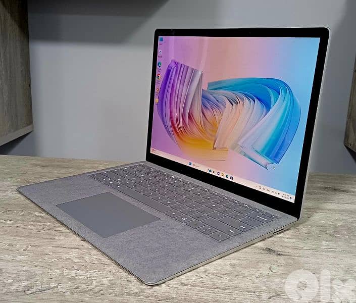 Microsoft Surface - touch 2k - gen 10 core i5 super slim 8