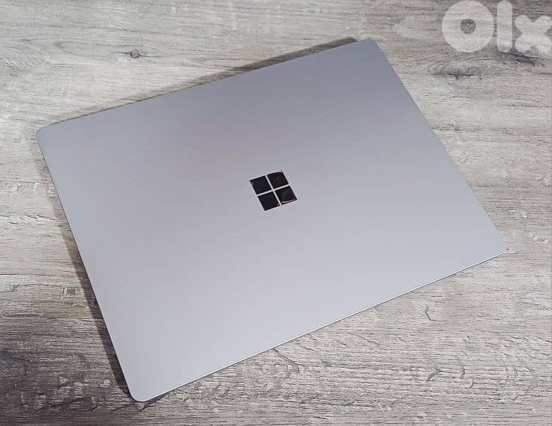 Microsoft Surface - touch 2k - gen 10 core i5 super slim 11