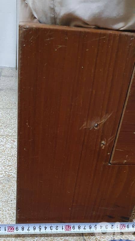 تخت  مع  فرشة  مفرد و نص  طول ٢٢٠   عرض ١١٠ مع  جارور نضيف و عتيق قديم 5