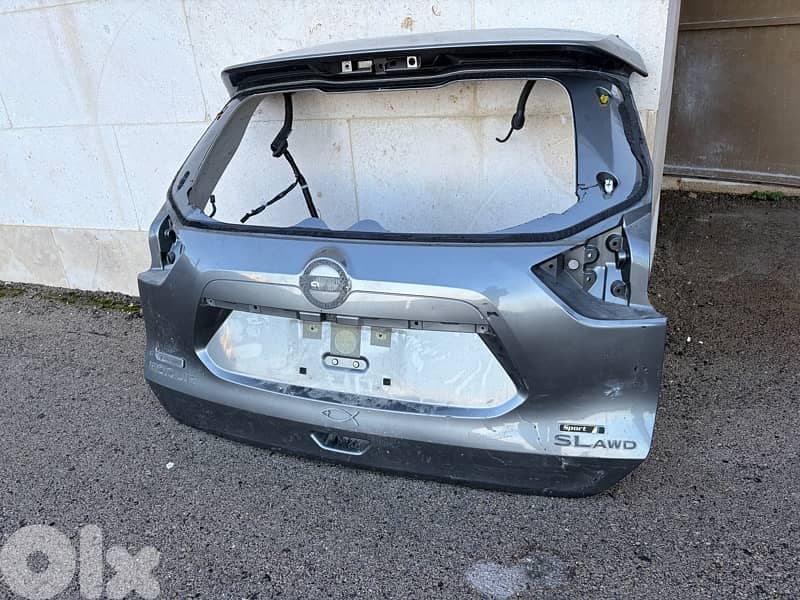 Trunk Door Nissan Rogue SL 2018  غطى صندوق نيسان Rogue SL  2018 1