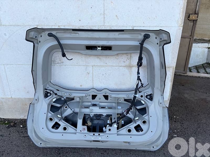 Trunk Door Nissan Rogue SL 2018  غطى صندوق نيسان Rogue SL  2018 3