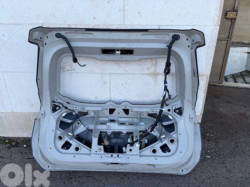 Trunk Door Nissan Rogue SL 2018  غطى صندوق نيسان Rogue SL  2018 4