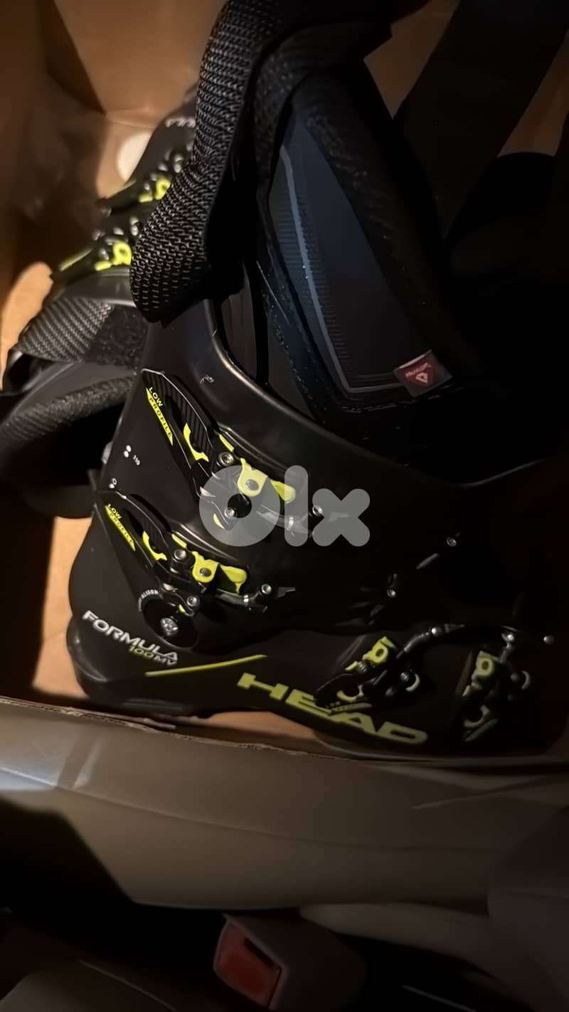 ski shoes and jacket for sale 1