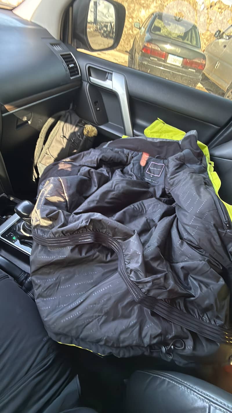 ski shoes and jacket for sale 3