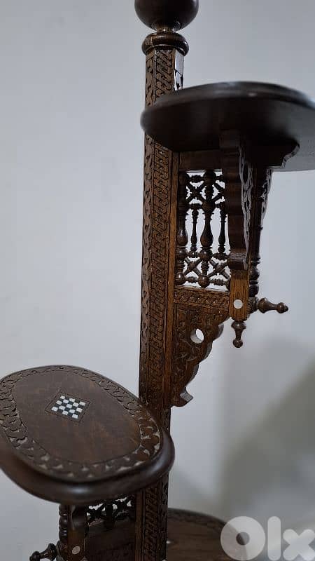 عامود الأرابيسك الفاخر؛ تحفة فنية مرصّعة بالصدف الطبيعي 1