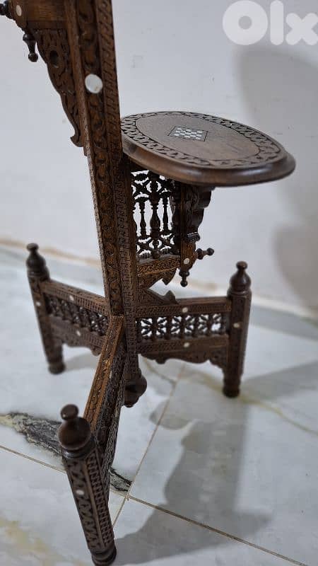 عامود الأرابيسك الفاخر؛ تحفة فنية مرصّعة بالصدف الطبيعي 3