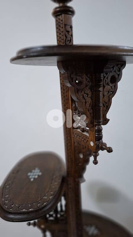 عامود الأرابيسك الفاخر؛ تحفة فنية مرصّعة بالصدف الطبيعي 4