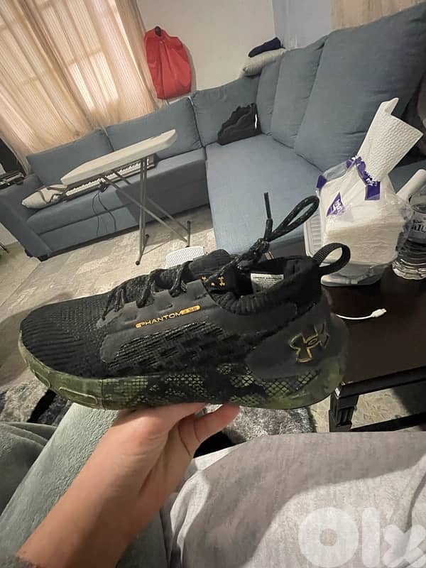 under armor shoes for more information call 76468002 only 1