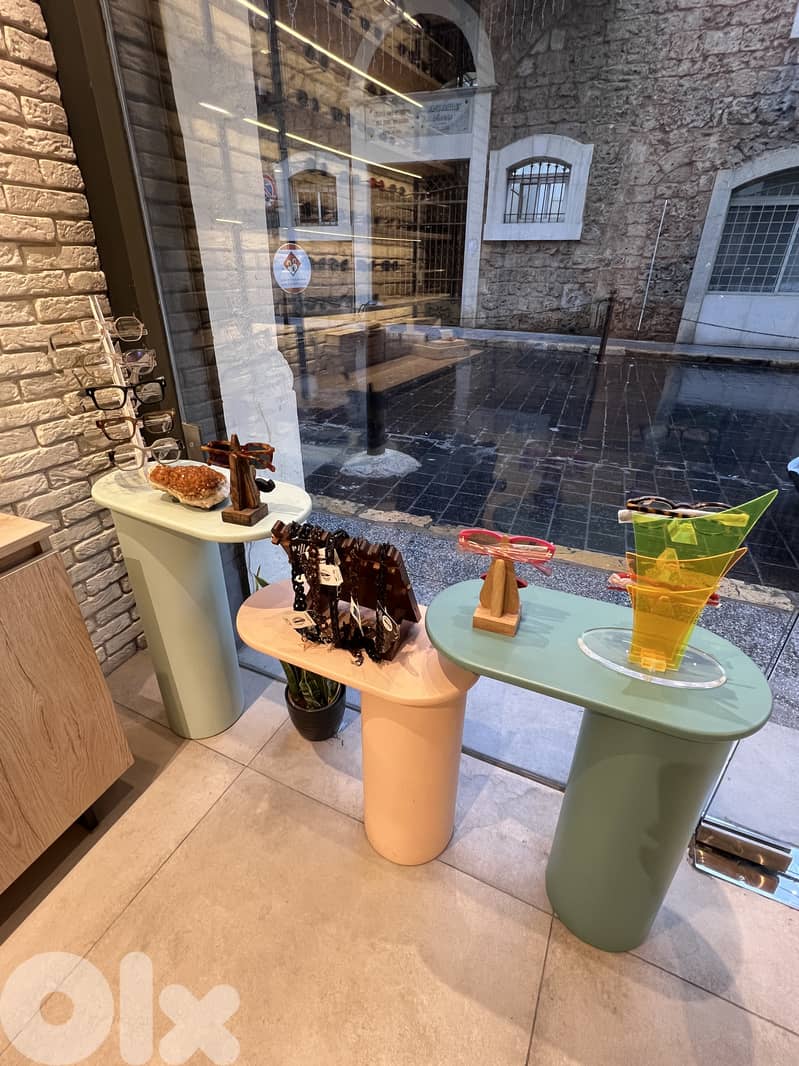 Colored display tables - set of 6 1