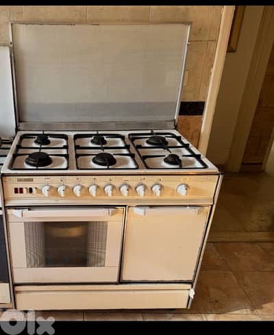 غاز ٦ عيون بحالة جيدة للبيع