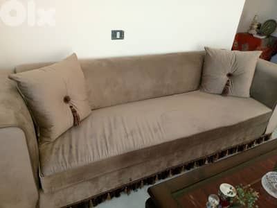 كنباية مترين مخمل باج على ذهبي او بروزنز