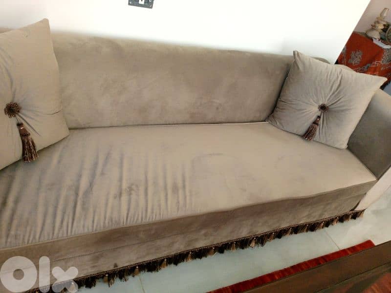 كنباية مترين مخمل باج على ذهبي او بروزنز 2