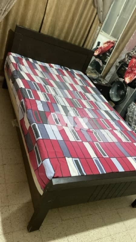 تخت مفرد ونص مع فرشه ضغط وكومود وشوفنير 2