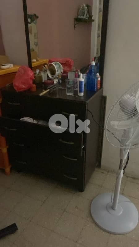 تخت مفرد ونص مع فرشه ضغط وكومود وشوفنير 3