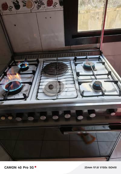 غاز ايطالي 6عيون ٢ كهرباء ٤غاز مع فرن كبير و شواية فروج كهرباء