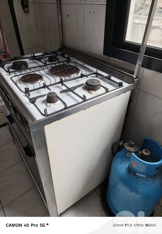 غاز ايطالي 6عيون ٢ كهرباء ٤غاز مع فرن كبير و شواية فروج كهرباء 1