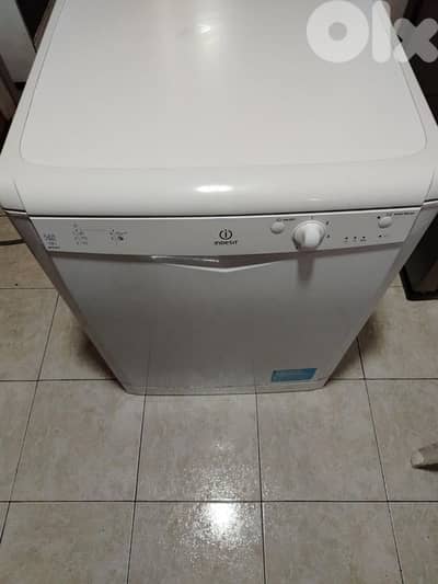 Indesit Italian dish washer