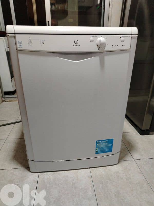 Indesit Italian dish washer 3