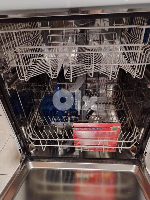 Indesit Italian dish washer 4