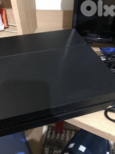 playstation4 for sale with 7 cds and 3 controlr (price can be lowered)
