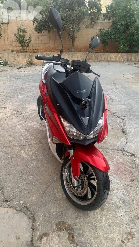 MOTORCYCLE: G FORCE 9