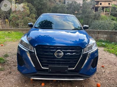Nissan Kicks 2021 (low mileage)(like brand new)