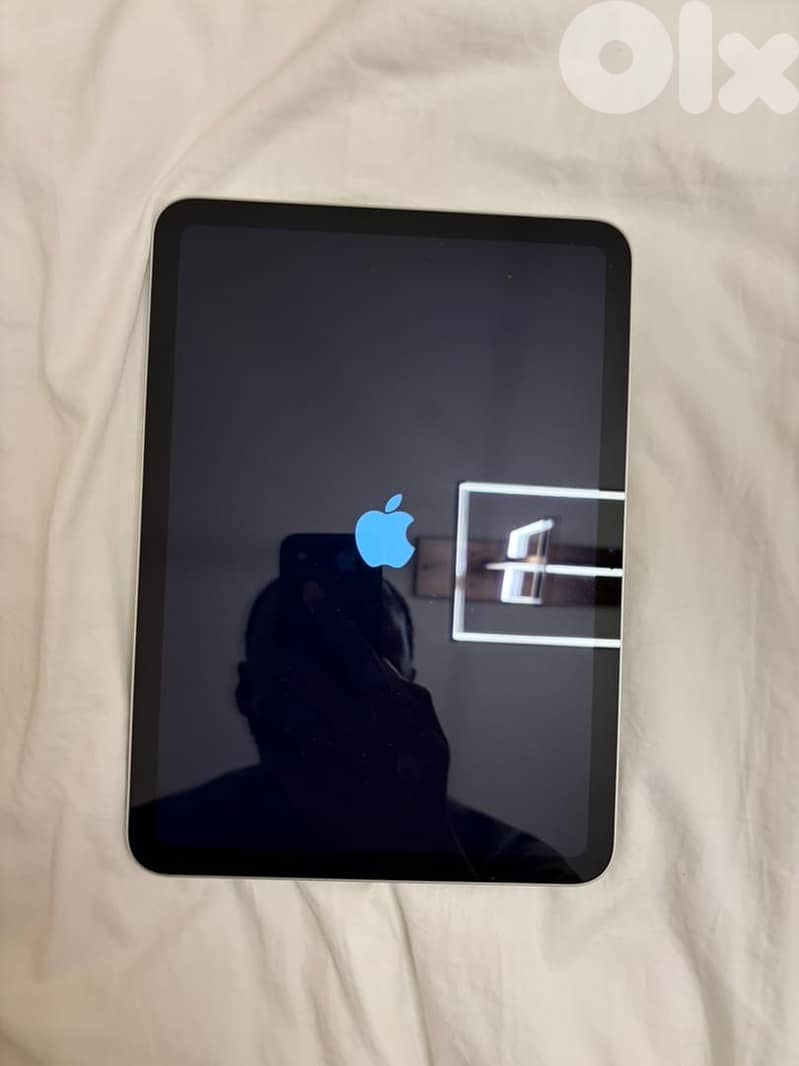 Apple iPad A16 11” 256GB Wi-Fi – Like New 3